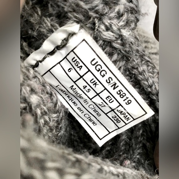 LikeNew Ugg Classic Cardy Gray SweaterKnit KneeHigh Button-Up Foldover Boots Sz6 - Picture 8 of 8